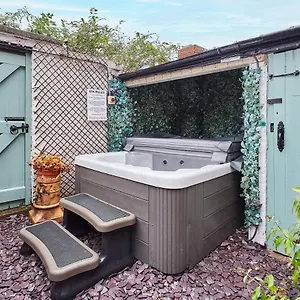 Host & - Allium House Holiday home